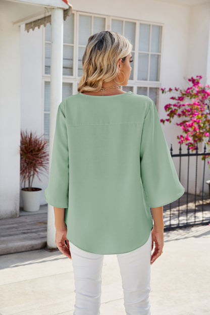 LEINA™ LOOSE AND AIRY V-NECK TOP